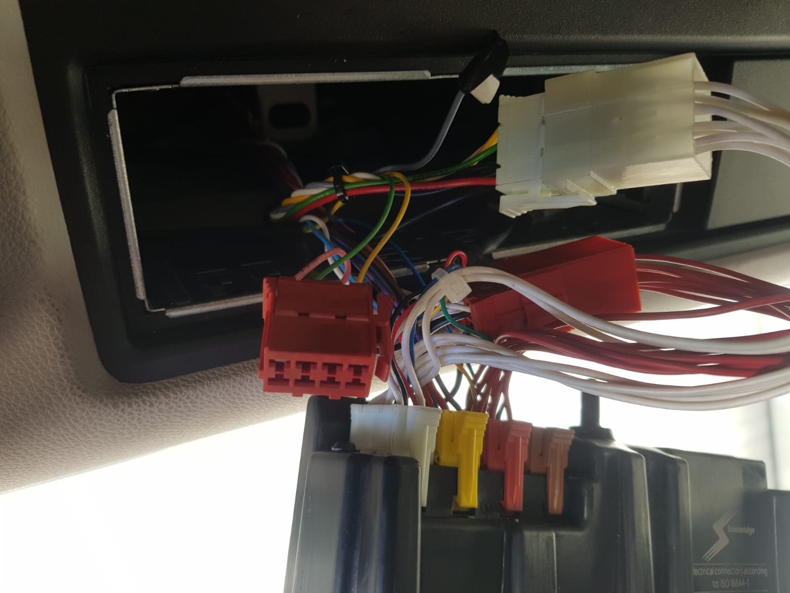 T-Harness connected to FMS vehicle CAN bus and DSRC antenna